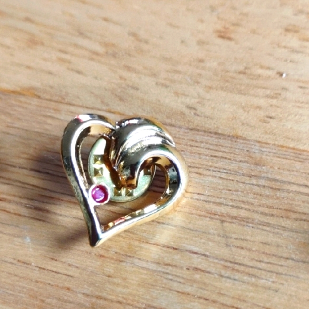 3/$20 Harriet Carter Gold Heart Pin